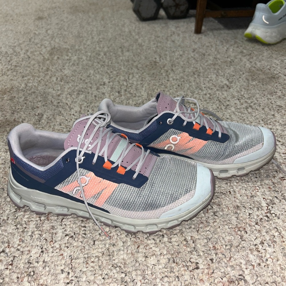 On cloud tennis shoes